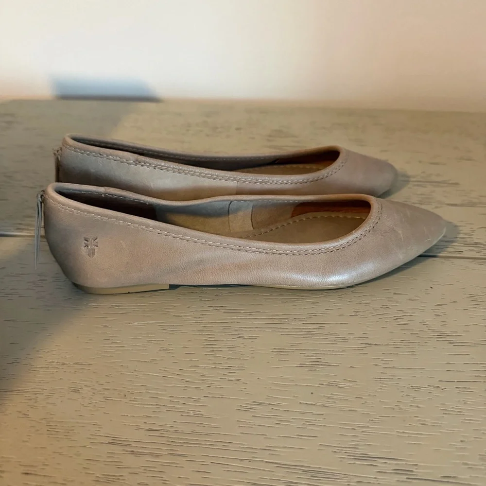 $148 NIB Frye 6.5 Ash Gray Regina Italian Leather Flats Round Toe Padded Insoles